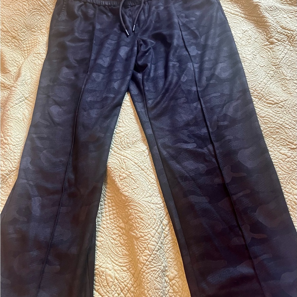 Liverpool Black Ankle Pants - Picture 5 of 5
